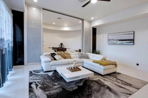 CASA SIMONE - Estate Overlooking DT & Movie Theater, Spa & Pool